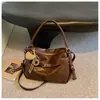 Bolso de hombro de cuero encerado simple y casual para mujer, nueva colección otoño 2026, gran capacidad, versátil para ir al trabajo, con un toque de alta gama, estilo bandolera