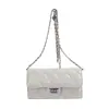La popular bolsa estilo explosión de este año para mujer 2026 nuevo súper caliente pequeño estilo Chanel con cadena estuche para lápices bolsa versátil de un solo hombro cruzada