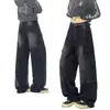 Jeans de trabajo estilo americano azul claro, pierna ancha, corte holgado con una caída favorecedora, diseño recto que estiliza, disponibles en negro y azul, con diferentes composiciones de tela