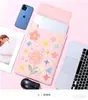 Funda para portátil compatible con MacBook Neo, hecha de material de cuero en la misma serie de colores, ofreciendo un toque premium