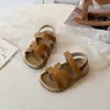 Sapatos para Meninas 2026 Verão Novo Estilo Sapatos Casuais Abertos para Meninas Pequenas Moda Infantil Sandálias Vazadas Sapatos de Bebê
