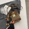 Transfronterizo 2025 Nuevo Verano Moda de Alta Gama Versátil Elegante Bolso de Mano Bolso Cubo para Mujer Lujo Ligero Retro Bolso de Hombro