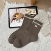 Meias femininas estilo coreano para o outono de 2026 com cachorrinhos bordados de desenho animado, meias de cano médio, meias de algodão estilo japonês listradas com laço, estilo slouch