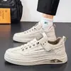 Novos tênis casuais de couro masculinos para o dia a dia, tênis esportivos versáteis e da moda para atividades ao ar livre no verão
