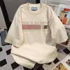 Camiseta de verão casual branca de algodão 100% puro, gola redonda, manga curta, corte solto e versátil, top com estampa de letras que emagrece para mulheres, estilo ins, adequado para casais