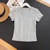 Ropa Femenina de Alta Calidad Hecha en Japón, Estilo Spicy Girl, Cintura Alta Elástica Básica de Algodón Ajustado Cuello Redondo Manga Corta Camiseta T474410