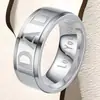 Anillos de Acero de Titanio de Venta Caliente Transfronterizos Europeos y Americanos, Anillos Negros Modernos y Sencillos, Joyería para Hombres que No se Desvanece, Venta Directa de Fabricantes