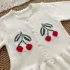 Otoño 2026 Nuevo Estilo Suéter Redondo Tejido a Mano para Bebé Niña Cárdigan Tejido Dulce Cereza Top para Niñas Bebés Primavera y Otoño