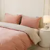 Novo conjunto de quatro peças espesso de 2026, design simples color block, cor sólida, veludo de leite, fleece de inverno para bebê, roupa de cama quente
