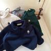 Polo de terciopelo de doble cara de otoño e invierno estilo coreano oso bebé bordado suéter para niños y niñas camisa holgada para niños pequeños y medianos moda
