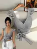 Top corto a rayas de estilo francés para verano con escote en V, mangas acampanadas, diseño cruzado, lazo lateral, corte ajustado y abdomen al descubierto
