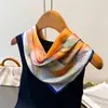 Lenço de Seda de Alta Qualidade com Estampa de Pintura a Óleo Estilo Europeu e Americano, Lenço Quadrado de Seda Sintética, Lenço Versátil para Pescoço, Lenço Quadrado Pequeno, Lenço de Cabeça, Lenço para Mulheres