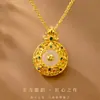 Nuevo Colgante de Hebilla Ping'an de Seda con Flor Dorada de Arena China para Mujer Estilo Nacional Diamante Incrustado Hueco Brújula Ruyi Collar Chapado en Oro Venta al por Mayor