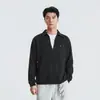 Camisa polo masculina de outono, com corte solto, simples e estilosa, com design de peça dupla falsa, apresentando gola semiaberta e um pequeno bordado W, oferecendo um toque de luxo discreto