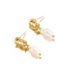 Joyería transfronteriza Lujo de entrada francés Acero de titanio Pequeños aretes de perlas estilo Chanel 18k Aretes de perlas con nudo Sentido de alta gama para mujer