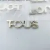 Alfabeto Inglés Coherente Español TOUS Marca de Lujo Placa de Nombre para Empaque Placa de Nombre con Logo de Joyería
