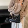 Bolsa de Ombro Feminina Acolchoada Elegante e Tendência Outono Simples, Bolsa Transversal Tendência 2026, Versátil para o Trabalho Nova Bolsa de Ombro Único