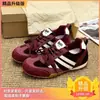 Zapatos de mujer elegantes y atractivos, nueva colección primavera/otoño 2026, zapatillas casuales planas versátiles, un estilo de zapato de entrenamiento alemán súper popular