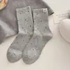 Calcetines de estilo japonés lindos bordados de longitud media para mujer, colores de otoño e invierno, a rayas de bloques de color, niña de dibujos animados, estilo universitario, calcetines largos de algodón
