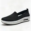 Suministro Exclusivo Transfronterizo Zapatos de Malla Flyknit para Mujer Slip-on Suela Gruesa Plataforma Zapatos Mecedores Cómodos Zapatos para Madre de Mediana Edad y Ancianos Venta al por Mayor