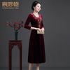 Vestido de terciopelo nuevo para mujeres de mediana edad primavera y otoño 2025 vestido largo de boda vestido de madre una generación de cabello