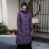 Nova Jaqueta Longa de Penas Étnica Estilo Chinês para Mulheres Inverno 2025 Artística Retrô Acolchoada Roupa de Mãe Casaco Quente Tamanho Plus