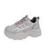 Nuevos zapatos de verano para mujer: transpirables, con suela gruesa, zapatillas tipo dad coreanas, versátiles para mujeres bajitas, que aumentan la altura, calzado deportivo casual y moderno