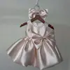 Vestido Formal de Niña Estilo Europeo Sin Mangas con Perlas y Lazo Grande Falda Abullonada de Satén Estación Internacional Vestido de Primera Fiesta de Bebé Princesa Niña