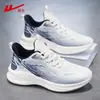 Sapatos Warrior sapatos masculinos 2026 verão novos sapatos casuais sapatos esportivos respiráveis sapatos de corrida de malha masculinos calçados masculinos