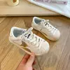 Zapatos para niños y niñas 2026 nuevo modelo zapatillas de estrella infantiles, zapatillas deportivas casuales para mujer, tenis con velcro de suela plana, modernos