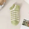 Calcetines Bajos Verdes Tipo Barco de Moda Primavera y Verano Delgados Calcetines Cortos para Mujer Venta al por Mayor Producción de Fábrica de Zhuji Calcetines para Mujer de Comercio Exterior