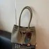 Bolsa de Axila Versátil Vintage para Mulheres 2025 Nova Moda Casual para o Dia a Dia Bolsa Tote Grande Capacidade Bolsa de Ombro