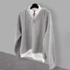 Moletom com Zíper Falso de Duas Peças Meia Gola Alta para Homens no Outono Estilo Coreano Tendência Versátil Bonito Estudante Top Solto com Capuz