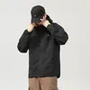 Chaqueta con capucha holgada a prueba de tres elementos para hombre 2026, nuevo estilo de montaña de verano para exteriores con protección solar y bolsillos grandes