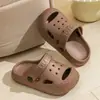 Crocs Infantis de Verão 2025 Venda Quente EVA Desenho Animado Roupa de Casa Roupa de Exterior Resistente ao Desgaste Resistente à Sujeira Sapatos Fechados Pai-Filho