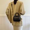 Bolsa de Mão Feminina com Design de Nicho Estilo Coreano 2026 Nova Bolsa de Mão Quadrada Pequena Vintage Bolsa Transversal Versátil de Alta Qualidade