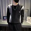 Otoño 2026 Nuevo Suéter para Hombre Estampado Bloques de Color Cuello Redondo Camiseta Básica Moda Tendencia Manga Larga Sudadera Casual