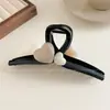 Grampo de cabelo de tubarão de luxo extra grande para mulheres, novo modelo de alta qualidade 2026, grampo de cabelo com pérolas estilo coreano versátil atacado