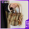 Bolso de axila de cuadros de lana para mujer 2023 nuevo bolso de hombro de otoño e invierno textura moda retro bolso de cubo de axila