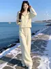 Conjunto esportivo casual estilo europeu para mulheres, nova versão coreana outono/inverno 2026, conjunto de duas peças com cardigã folgado e moletom com capuz, efeito emagrecedor