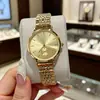 Novo Modelo Segundo Pequeno Mostrador Dourado Moda Feminino Pulseira de Aço Relógio de Quartzo Três Ponteiros Pulseira de Aço Simples Relógio de Estudante Atacado