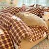 Juego de Cuatro Piezas de Leche Gruesa Clase A Estilo Sábana Ajustable Estampado Floral Pequeño Invierno Coral Fleece Franela Funda Nórdica Sábana Juego de Tres Piezas