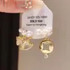 Brincos Assimétricos de Pônei Banhados a Ouro 18K Real com Agulha de Prata, Pérola Artificial e Zircônia Luxo Acessível Brincos de Nicho de Alta Qualidade para Mulheres