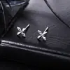 Brincos de Trevo de Quatro Folhas de Novo Estilo Transfronteiriços para Homens, Luxo Leve, High-End, Modernos, Únicos, Brincos de Nicho para Mulheres, Acessórios da Moda e Versáteis