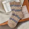 Meias de Lã Estilo Coreano Fair Isle Retro Coração para Mulheres, Meias de Cano Médio para Outono e Inverno, Espessadas e Quentes, Meias Largas Cor Café