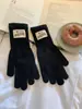 Nuevos calentadores de muñeca rojos de Navidad extendidos, guantes de punto para mujer, adecuados para ciclismo al aire libre, con dos dedos expuestos para uso en pantalla táctil, cálidos y con dedos separados