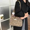 Bolso tote de leopardo elegante transfronterizo gran capacidad estilo perezoso lona bolsa casual mochila para estudiante mujer para ir al trabajo mochila escolar