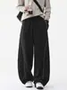Calça casual retrô estilo americano para o outono, com detalhes bordados, design esportivo, moda high-street e um corte levemente flare e pesado para homens