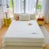 2026 Nueva Falda de Cama Bordada de Alto Peso Cubierta de Cama Esterilla Refrigerante