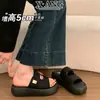 Chinelos ultra macios com sola grossa à pronta entrega para mulheres, perfeitos para o verão, podem ser usados com saias, confortáveis para férias, sandálias de praia que não cansam os pés